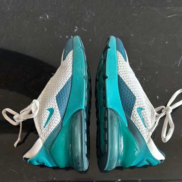Used - Nike Air Max 270 GS Teal and White Sneakers - size 3Y - Picture 6 of 12
